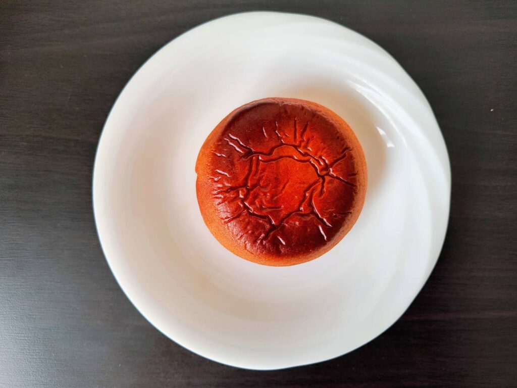 月寒あんぱん　月餅のような見かけ