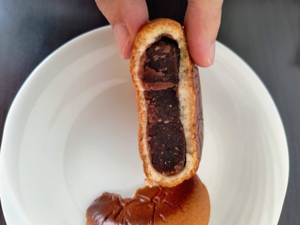 月寒あんぱん　こしあんが詰まってる